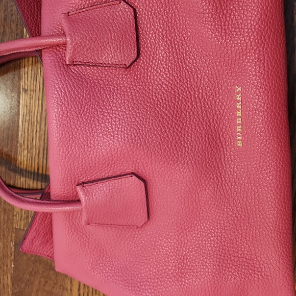 Red leather Burberry purse - Picture 2 of 12